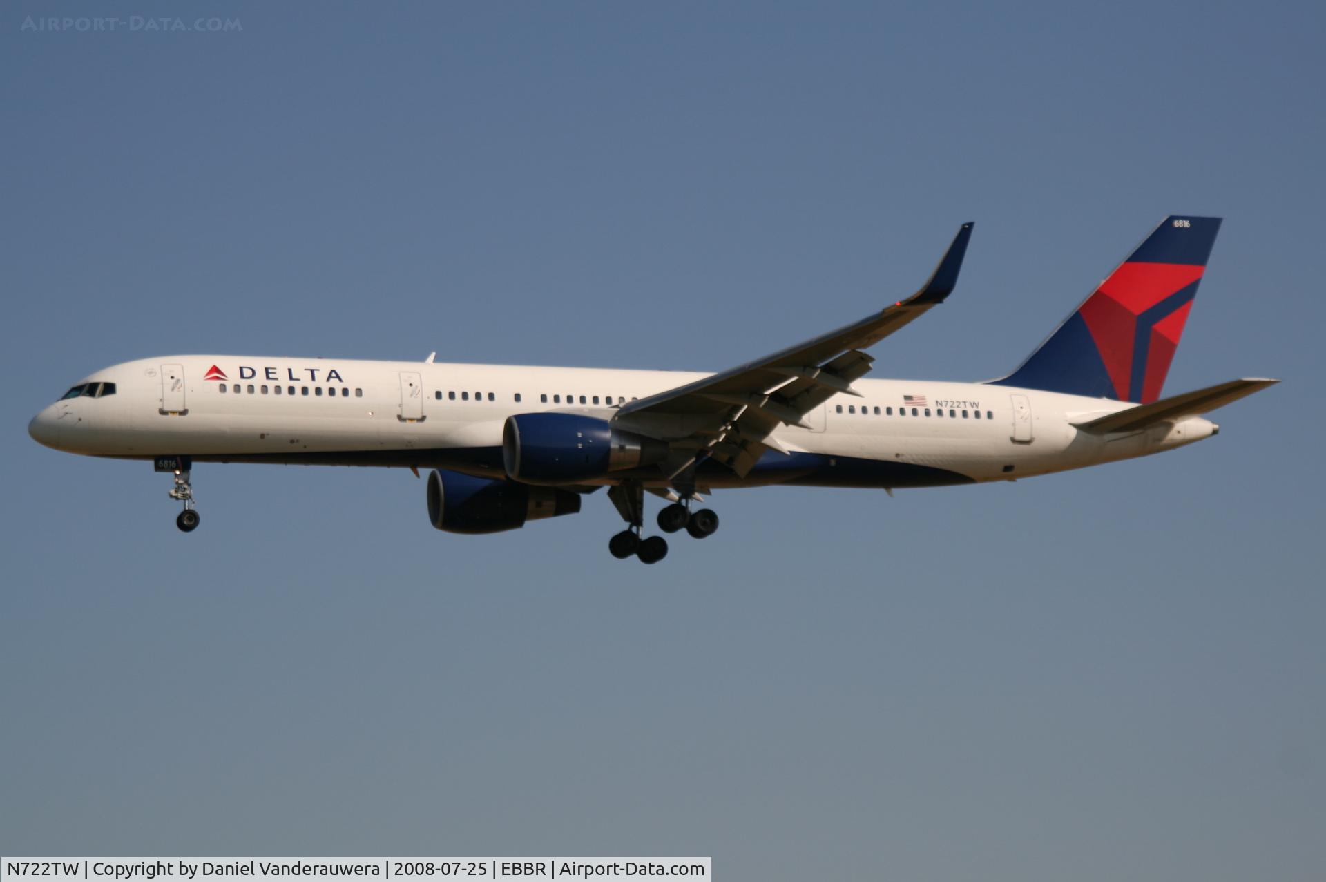 N722TW, 1999 Boeing 757-231 C/N 29385, arrival of flight DL140 to rwy 25L - now registered to Delta