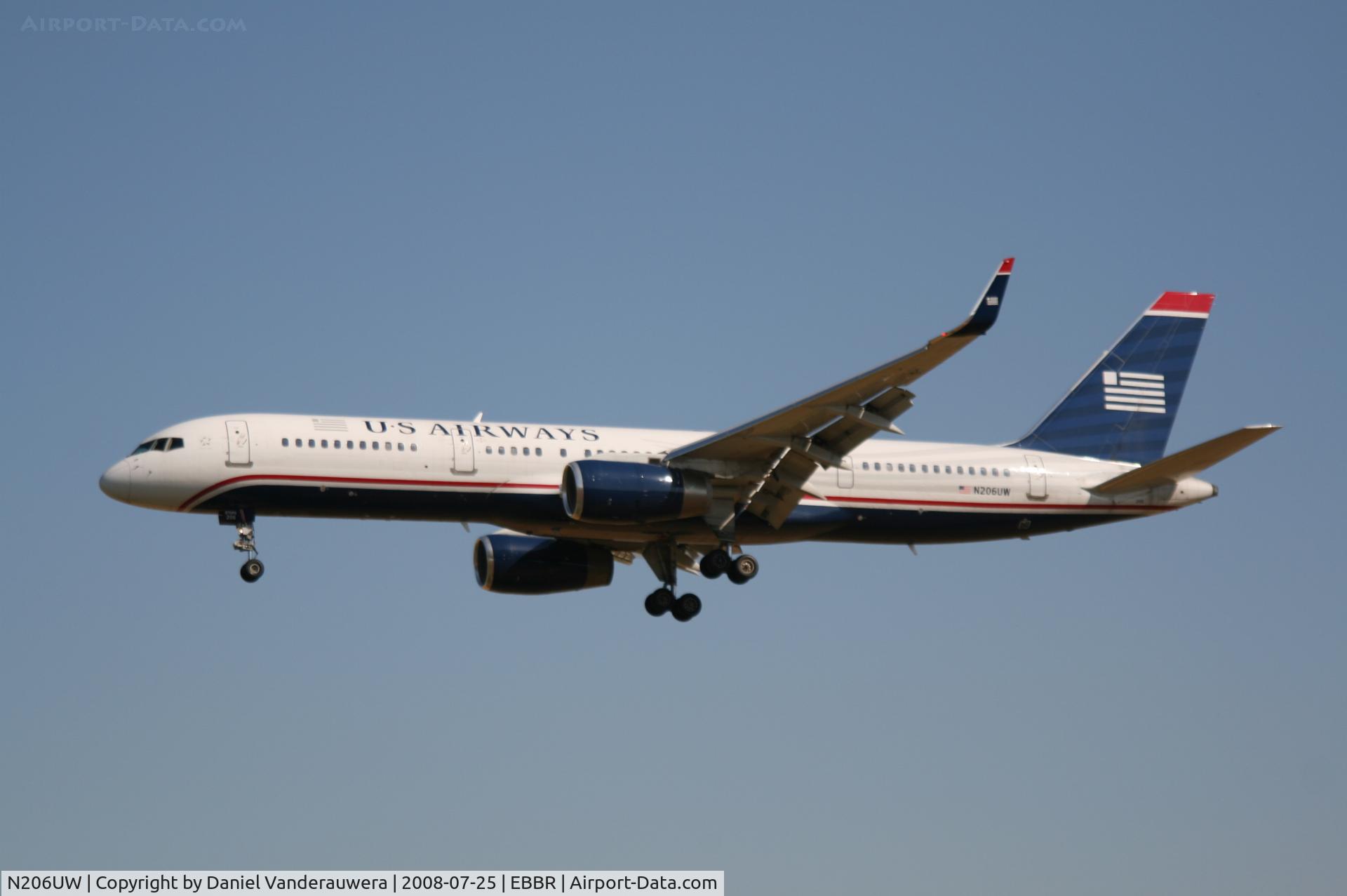 N206UW, 1995 Boeing 757-2B7 C/N 27808, flight US750 is descending to rwy 25L