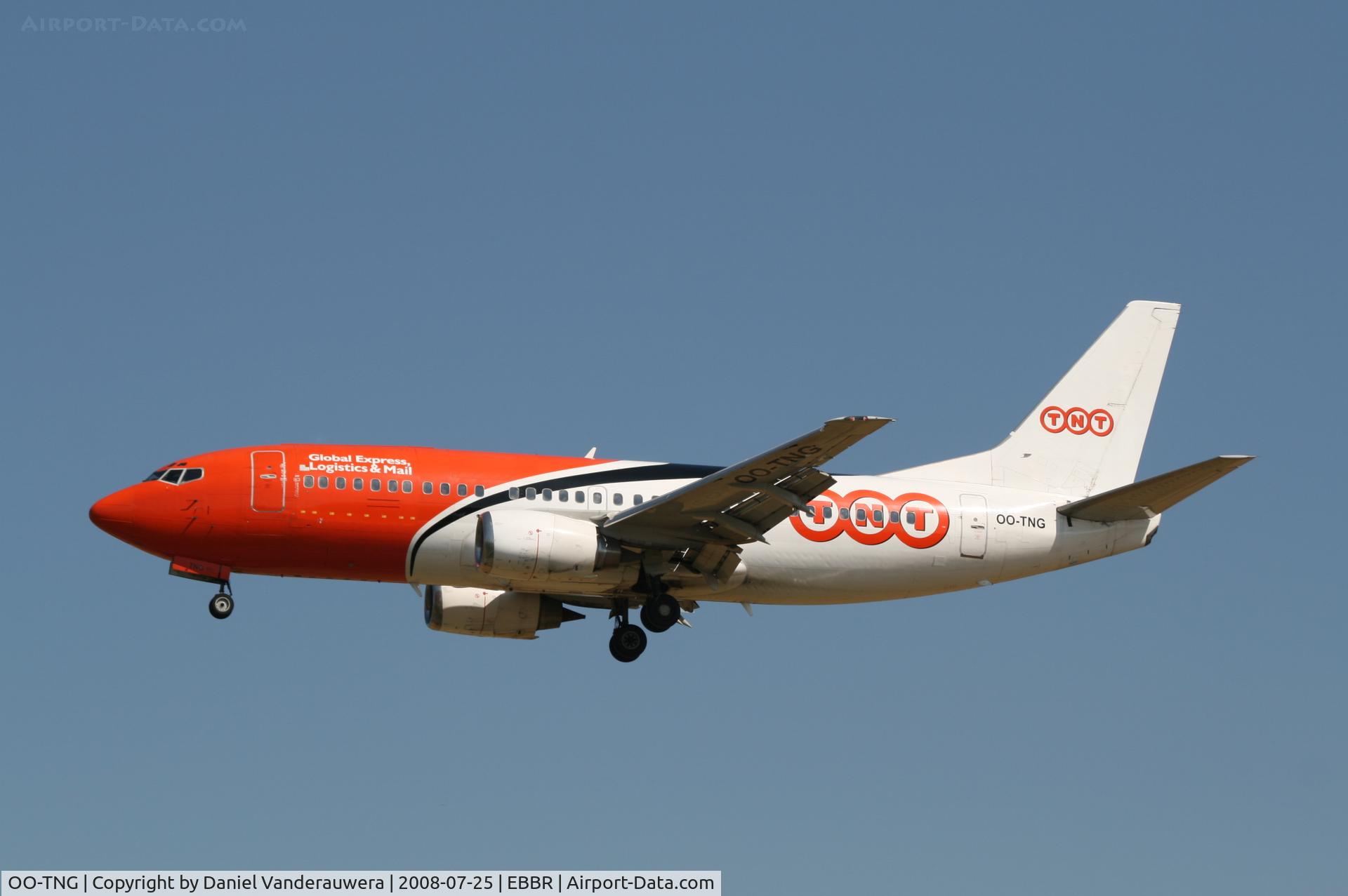 OO-TNG, 1988 Boeing 737-3Y0 C/N 24255, arrival of flight TAY5810 to rwy 25L
