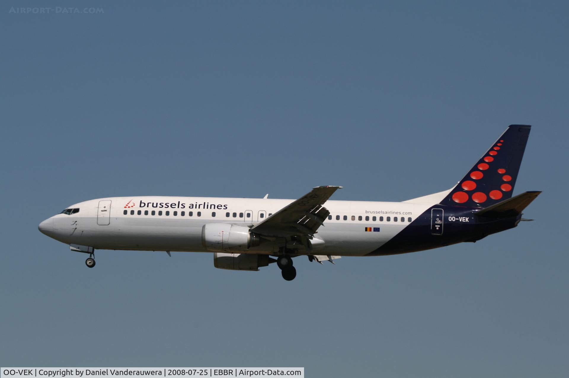 OO-VEK, 1989 Boeing 737-405 C/N 24270, arrival of flight SN3696 to rwy 25L