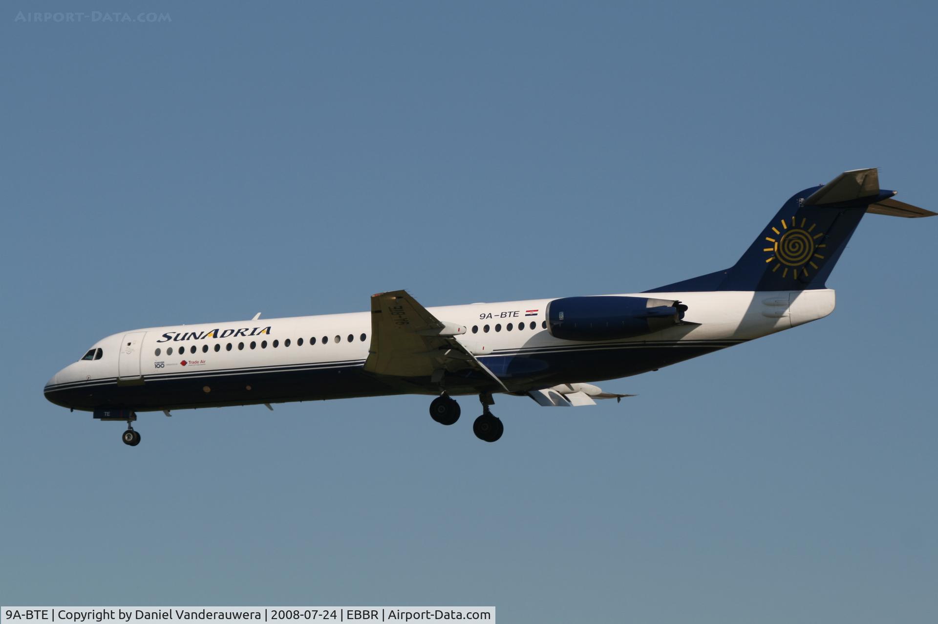 9A-BTE, 1992 Fokker 100 (F-28-0100) C/N 11416, flight OU456 is descending to rwy 25L