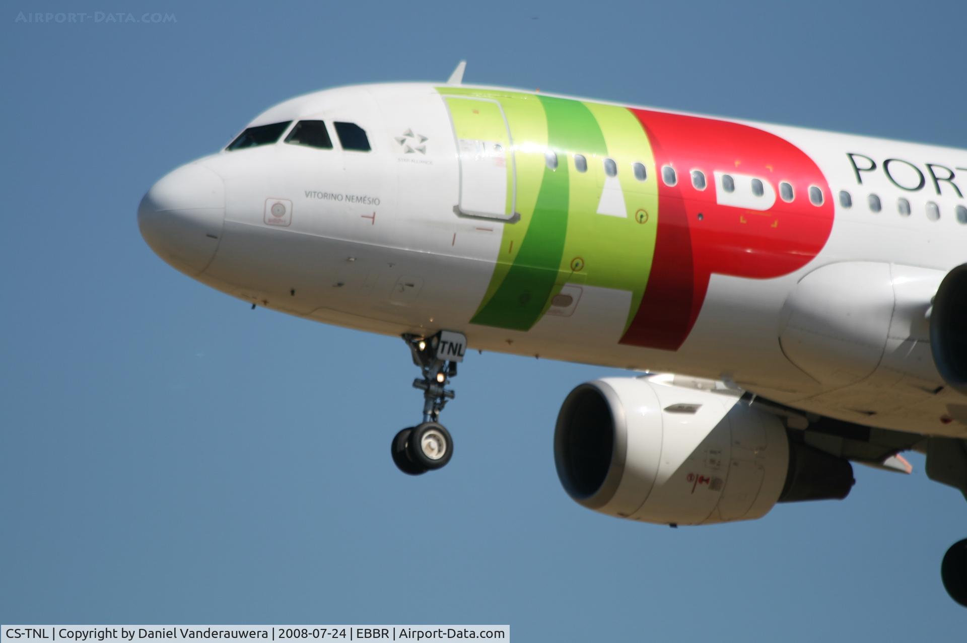 CS-TNL, 2000 Airbus A320-214 C/N 1231, arrival of flight TP604 to rwy 25L