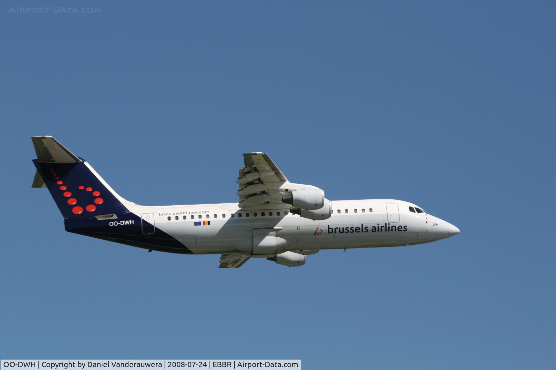 OO-DWH, 1998 British Aerospace Avro 146-RJ100 C/N E3340, taking off from rwy 07R