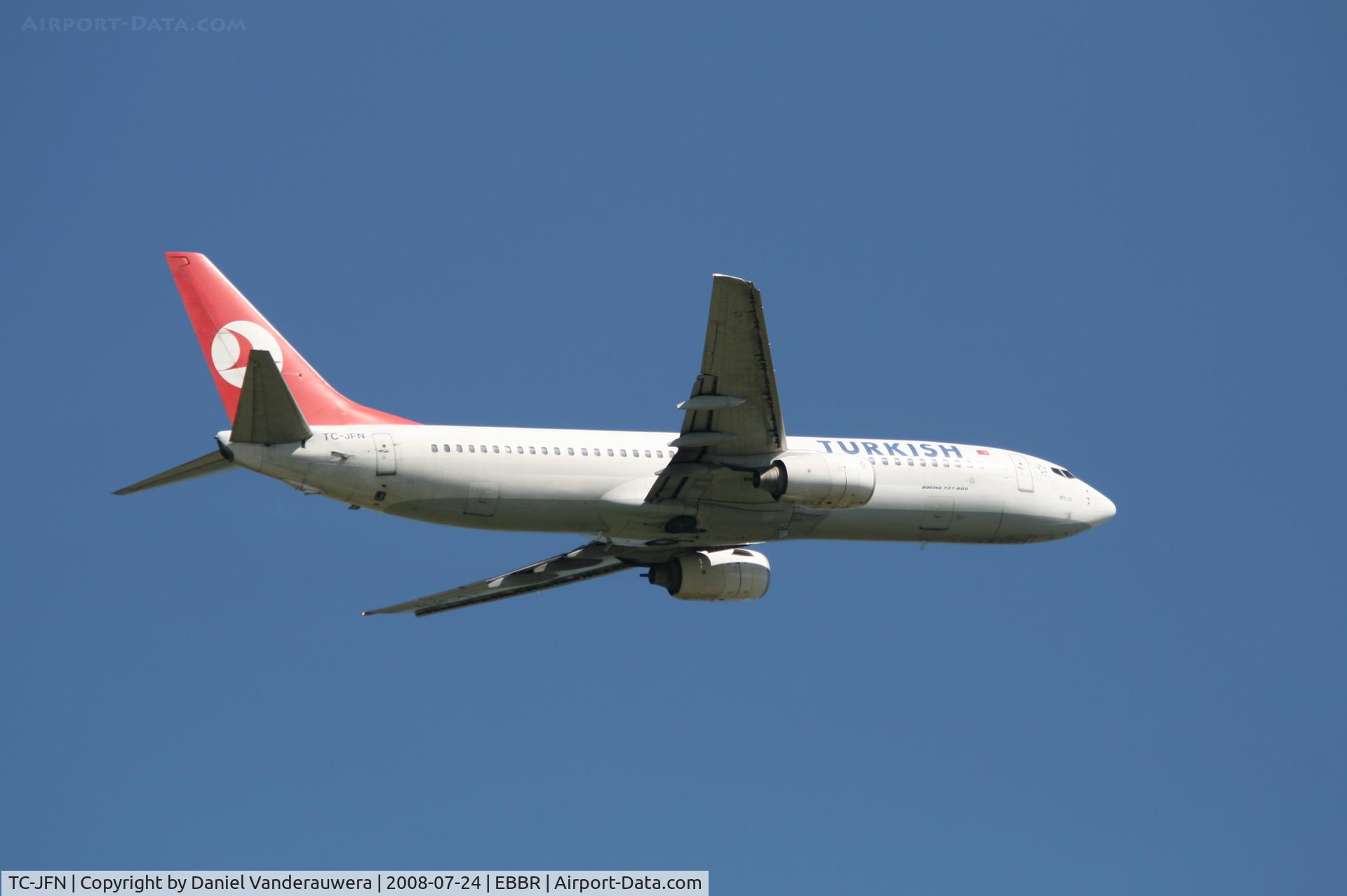 TC-JFN, 1999 Boeing 737-8F2 C/N 29776, flight TK1938 is taking off from rwy 07R