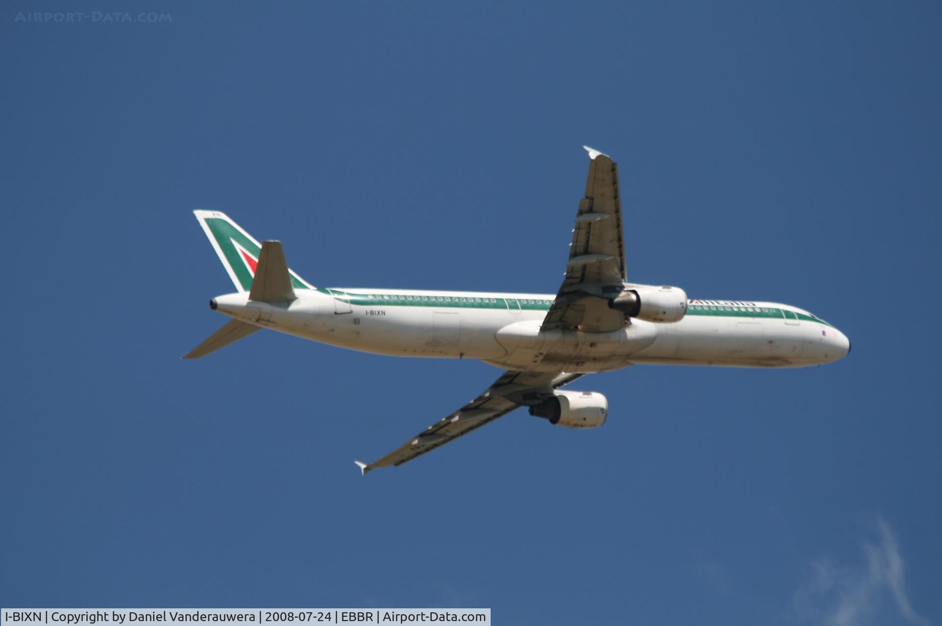I-BIXN, 1996 Airbus A321-112 C/N 576, flight AZ159 is taking off from rwy 07R