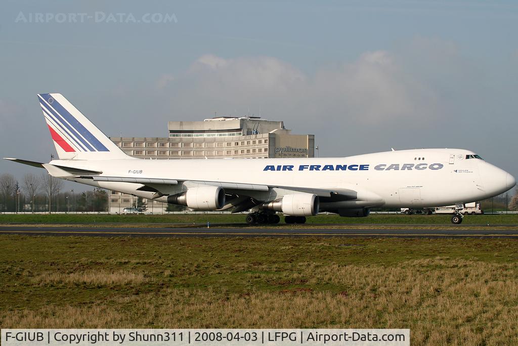 F-GIUB, 2002 Boeing 747-428F/ER/SCD C/N 33096, Passing on the parallels runways...