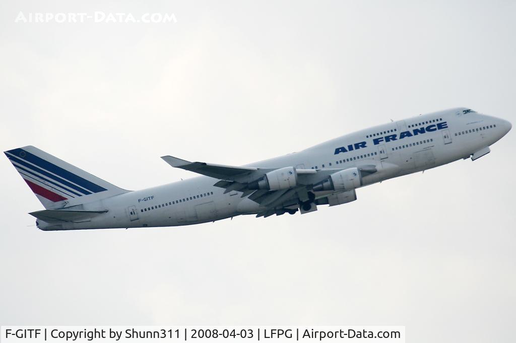 F-GITF, 1992 Boeing 747-428 C/N 25602, Take off from the south...