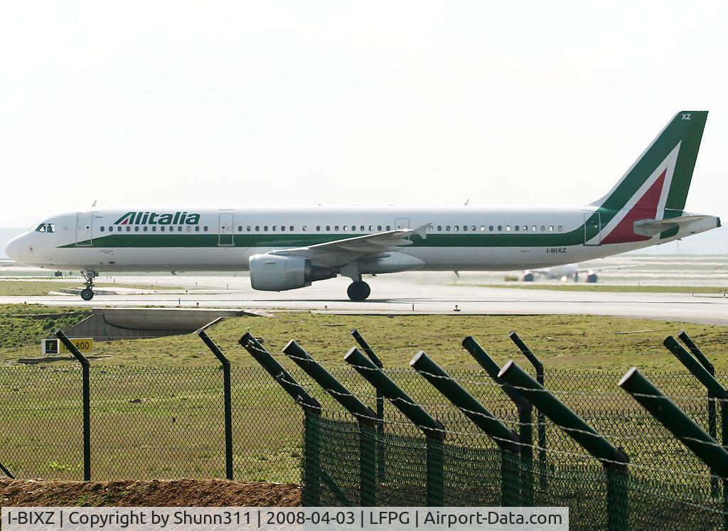 I-BIXZ, 1998 Airbus A321-112 C/N 848, Rolling to the south in new c/s...