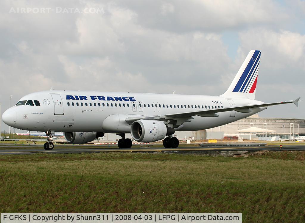 F-GFKS, 1991 Airbus A320-211 C/N 0187, Passing on parallels runways...
