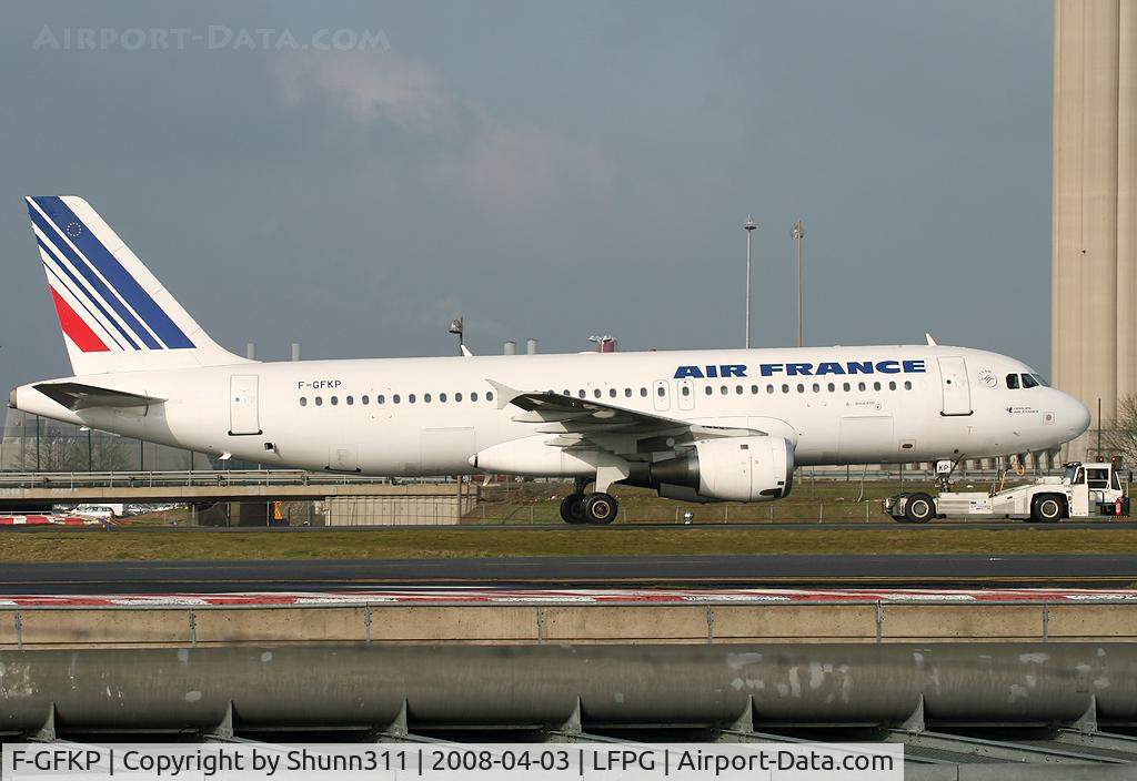 F-GFKP, 1990 Airbus A320-211 C/N 0133, Passing on parallels runways...