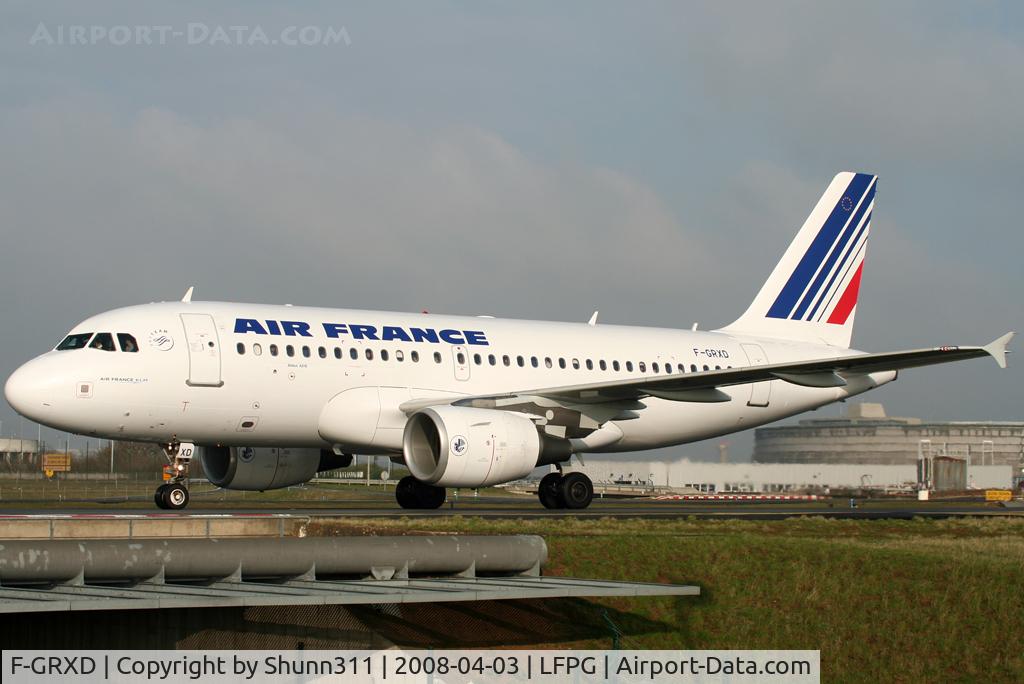 F-GRXD, 2002 Airbus A319-111 C/N 1699, Rolling on the parallels runways...