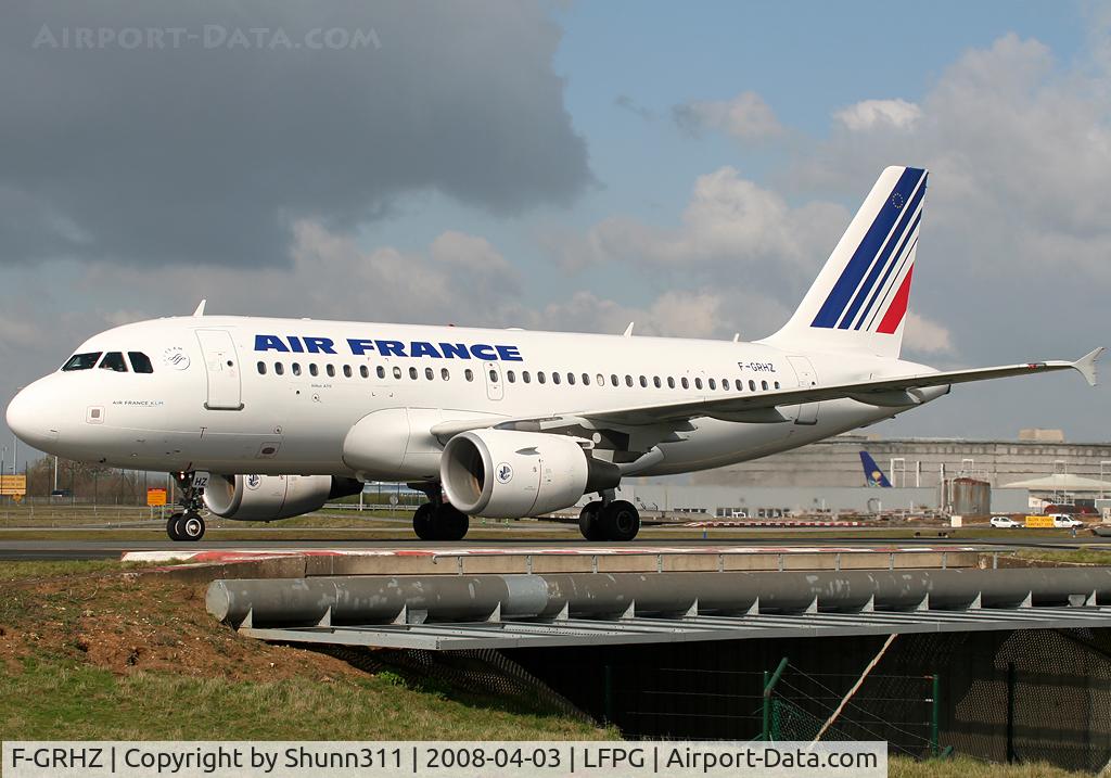 F-GRHZ, 2001 Airbus A319-111 C/N 1622, Rolling on the parallels runways...