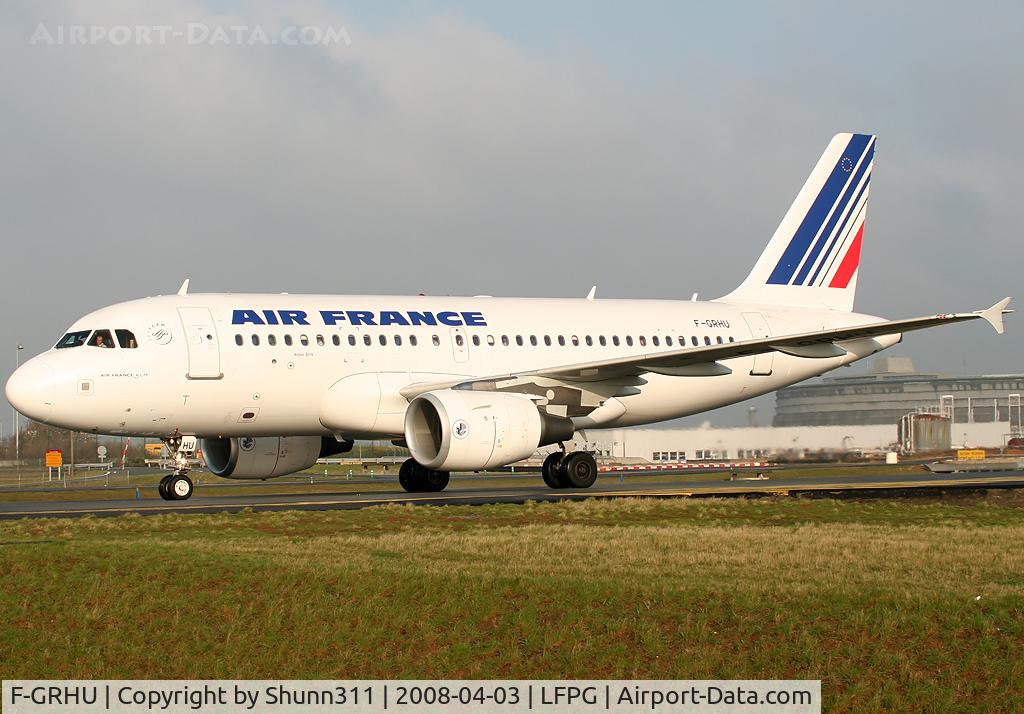 F-GRHU, 2001 Airbus A319-111 C/N 1471, Rolling on the parallels runways...