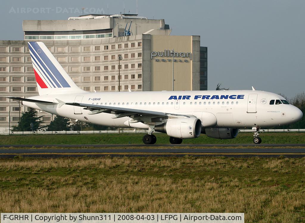 F-GRHR, 2001 Airbus A319-111 C/N 1415, Rolling on the parallels runways...