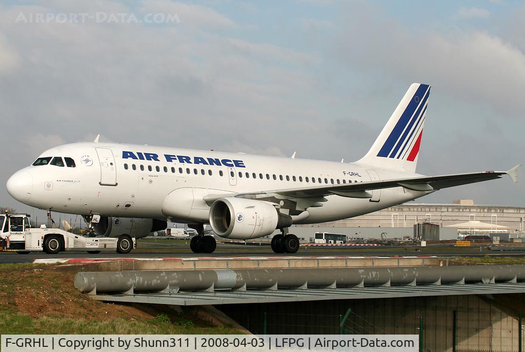 F-GRHL, 2000 Airbus A319-111 C/N 1201, Rolling on the parallels runways...