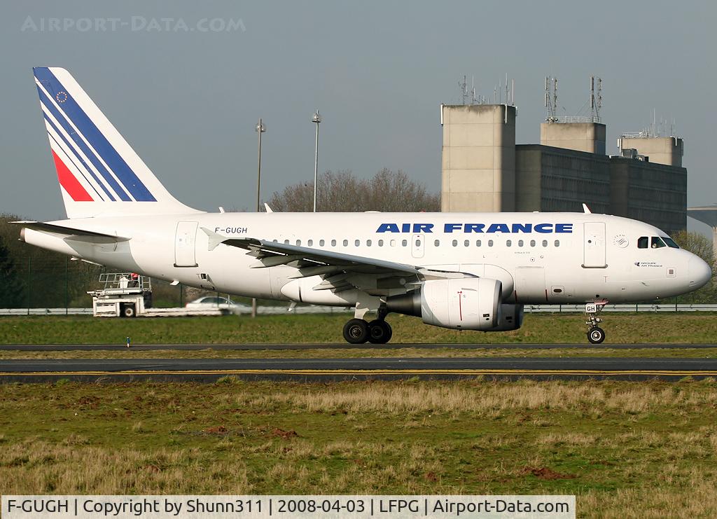 F-GUGH, 2004 Airbus A318-111 C/N 2344, Rolling on the parallels runways...