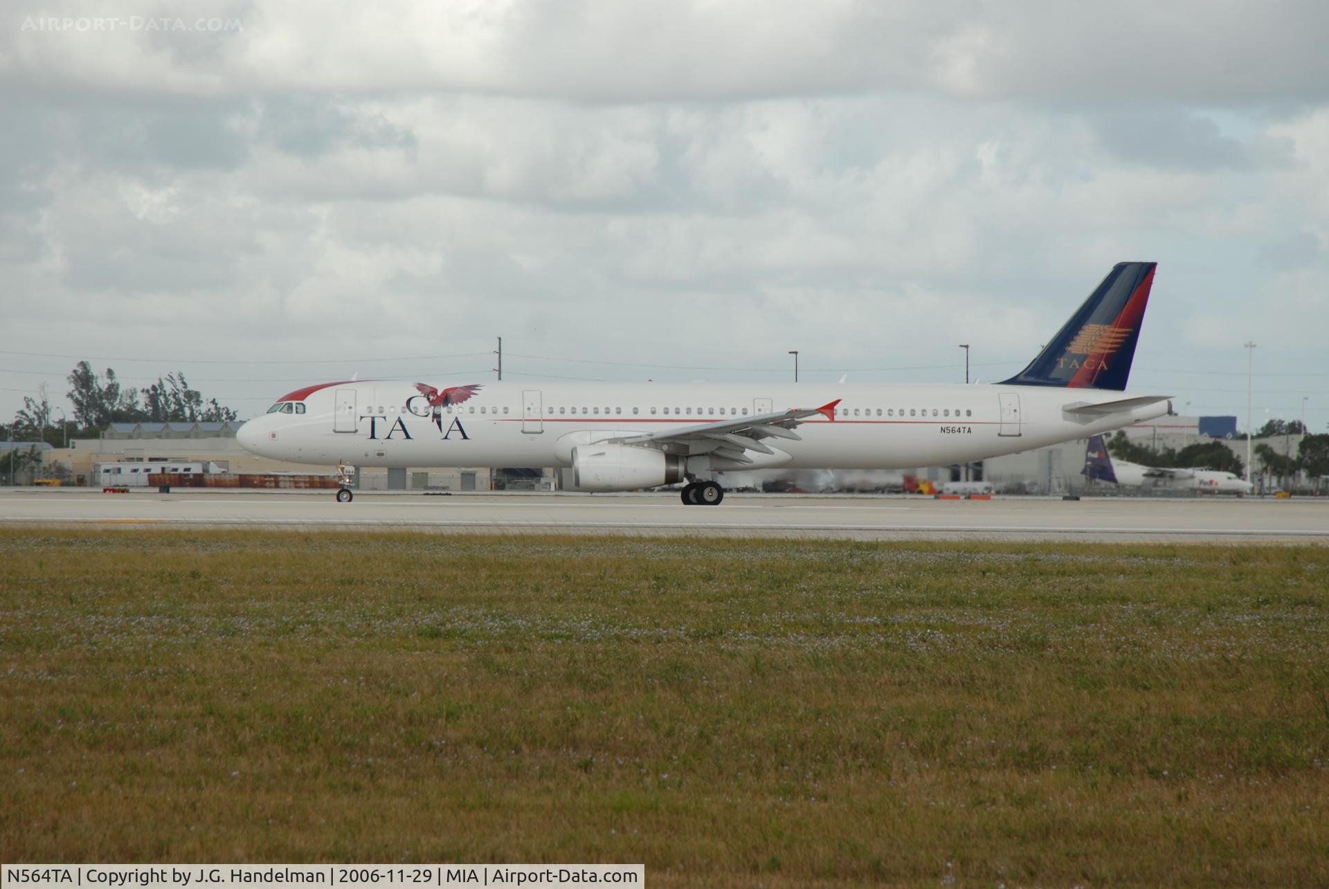 N564TA, 2006 Airbus A321-231 C/N 2862, Taxiing at MIA