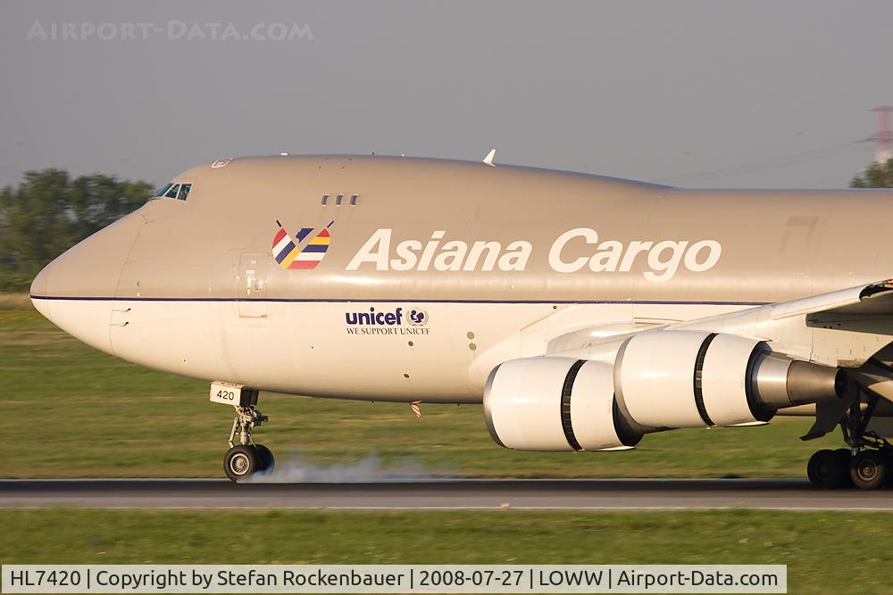 HL7420, 1995 Boeing 747-48EF (SCD) C/N 25783, Frontgear touchdown.