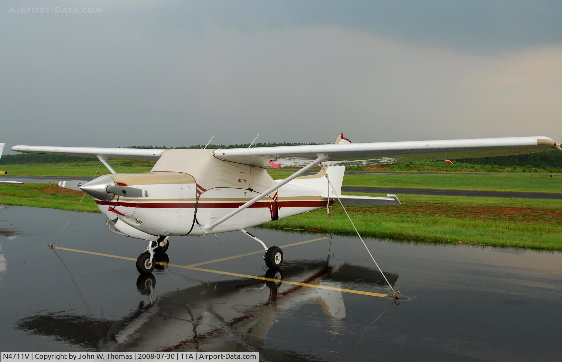N4711V, Cessna 172RG Cutlass RG C/N 172RG0368, All tied up