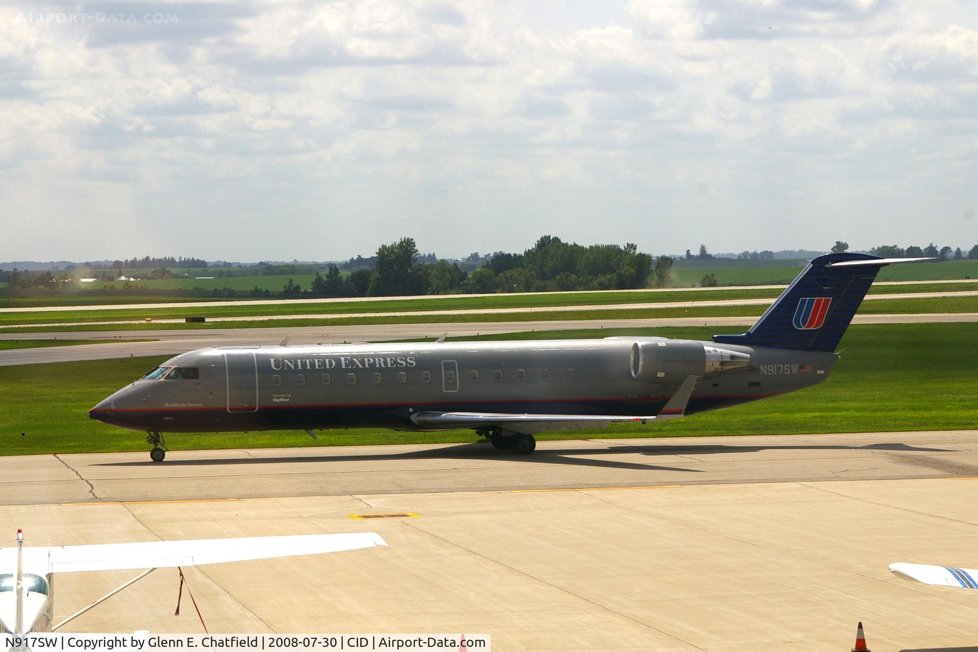 N917SW, 2002 Canadair CRJ-200LR (CL-600-2B19) C/N 7641, Taxiing to the ramp after landing Runway 31