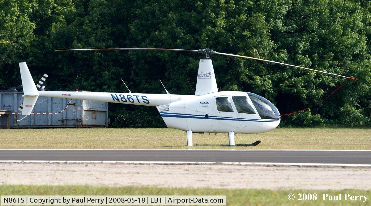 N86TS, 2000 Robinson R44 C/N 0797, Waiting for the riders