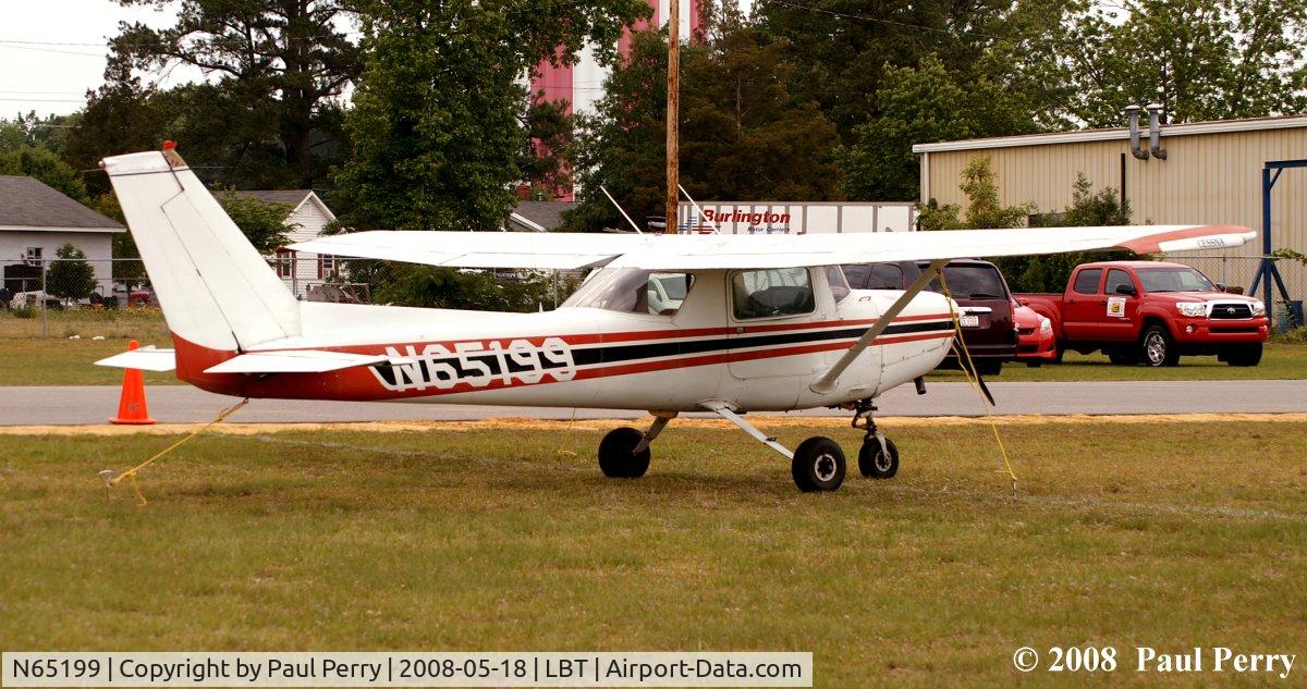 N65199, 1980 Cessna 152 C/N 15284323, Another 152 on the grass