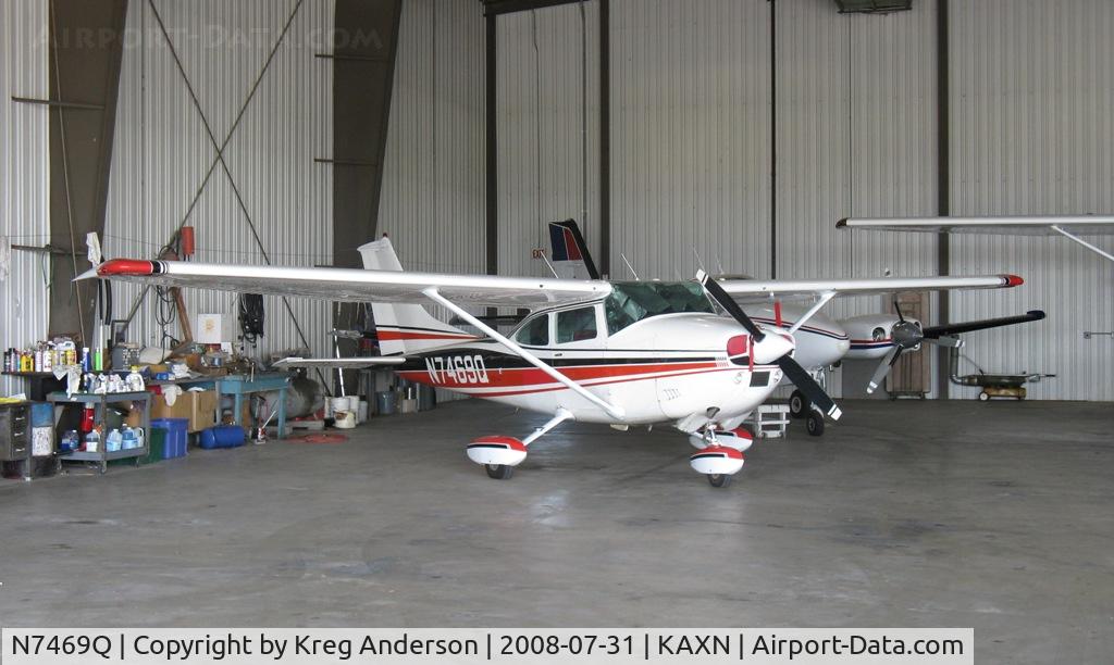 N7469Q, 1972 Cessna 182P Skylane C/N 18261109, In the hangar.