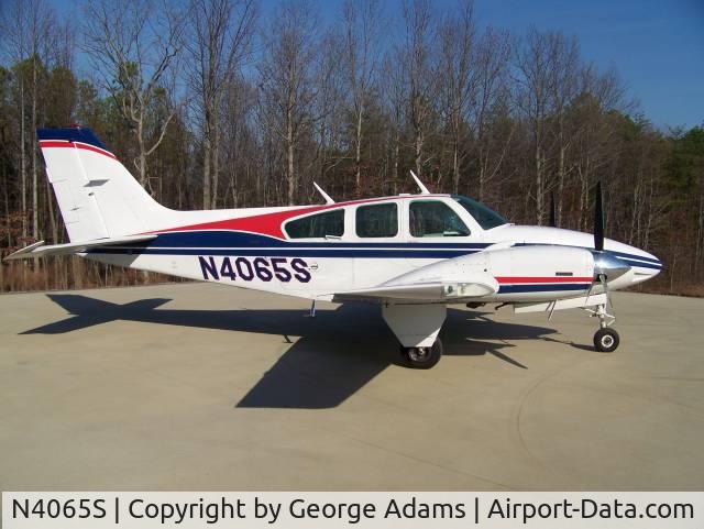 N4065S, 1975 Beech E-55 Baron C/N TE-1025, On the ramp