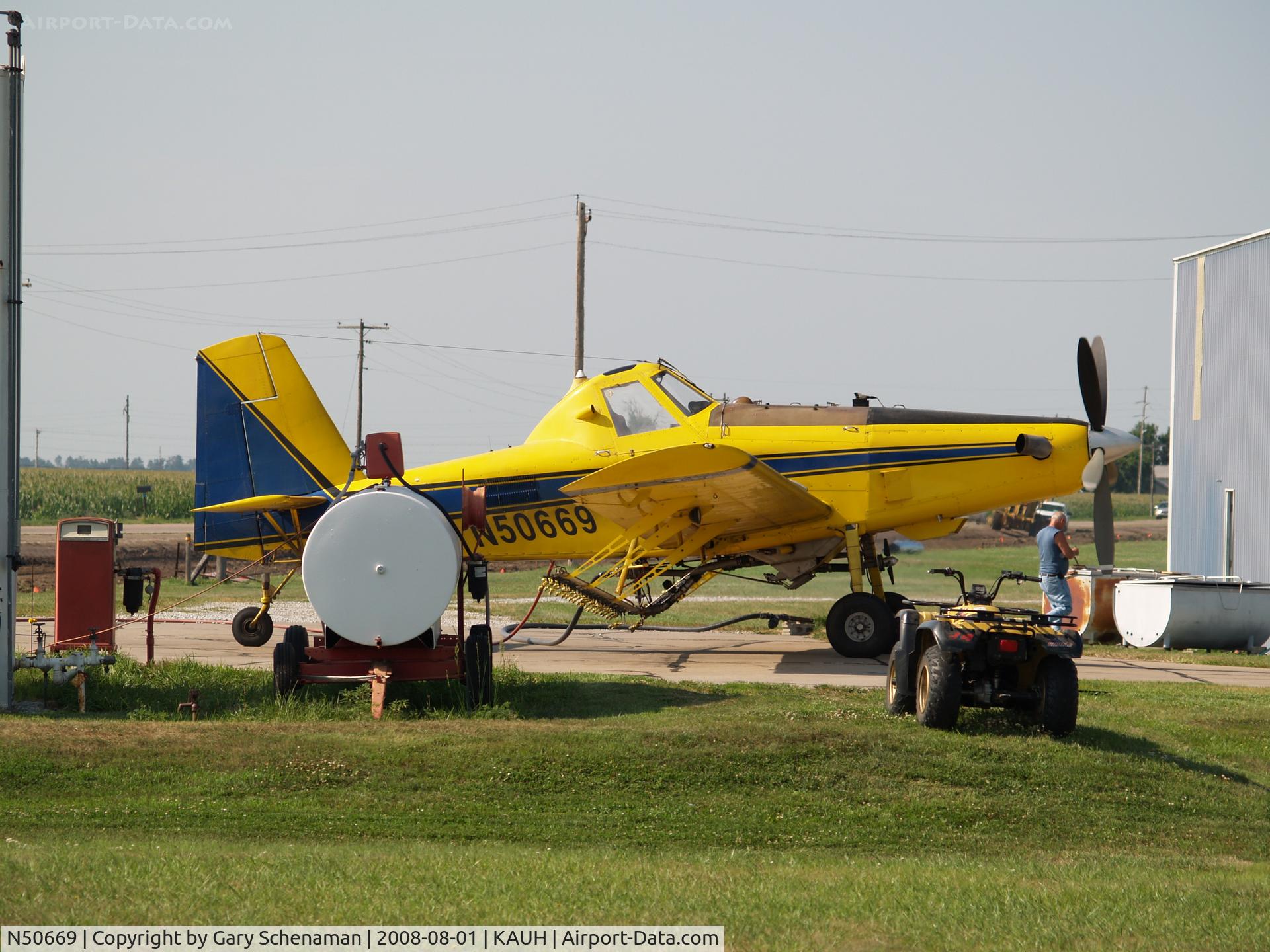 N50669, 1997 Air Tractor Inc AT-602 C/N 602-0447, REFILLING OF PESTICIDES