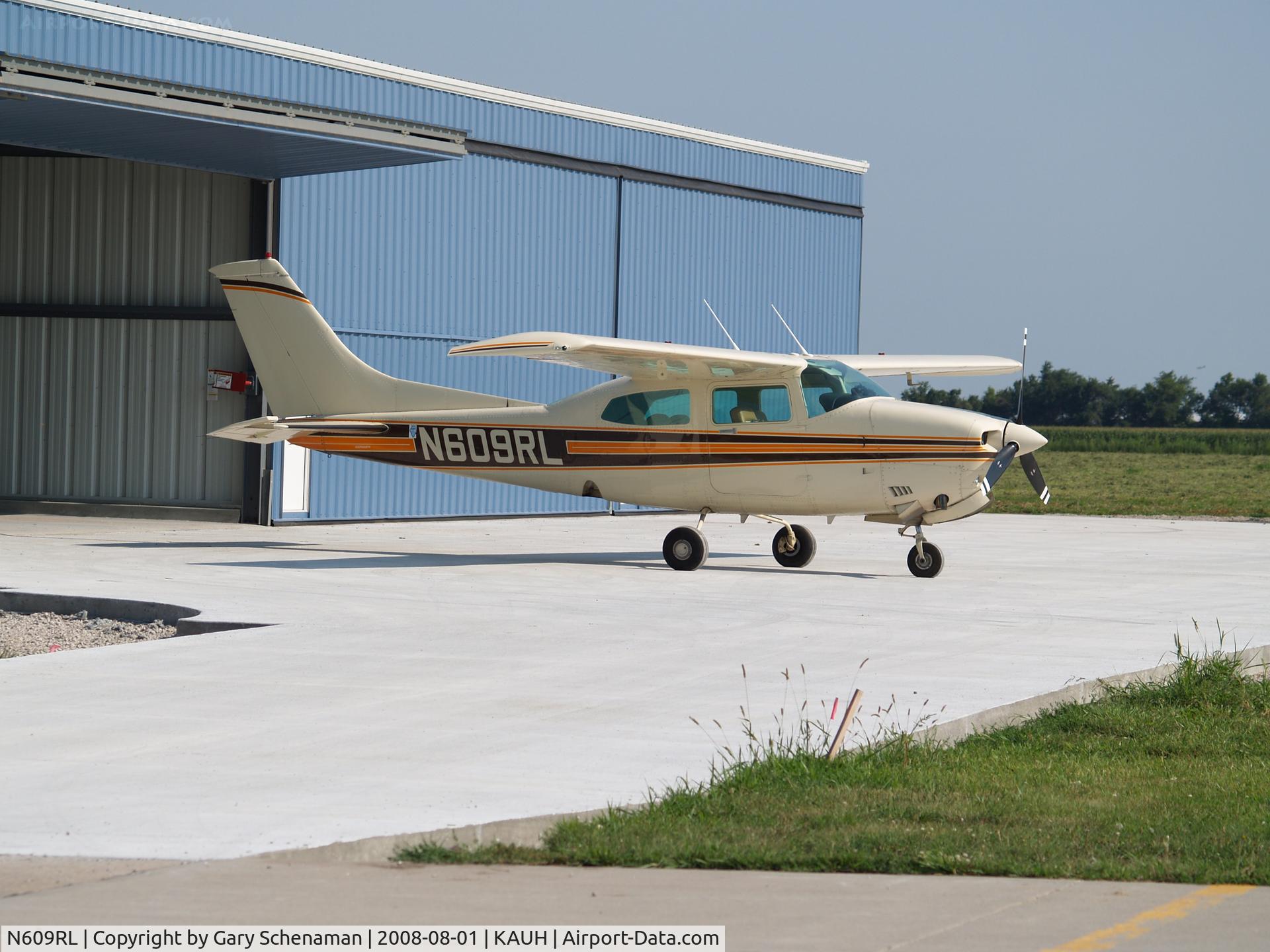 N609RL, 1979 Cessna T210N Turbo Centurion C/N 21063802, PRIOR TO HANER AT AURORA AIRPORT