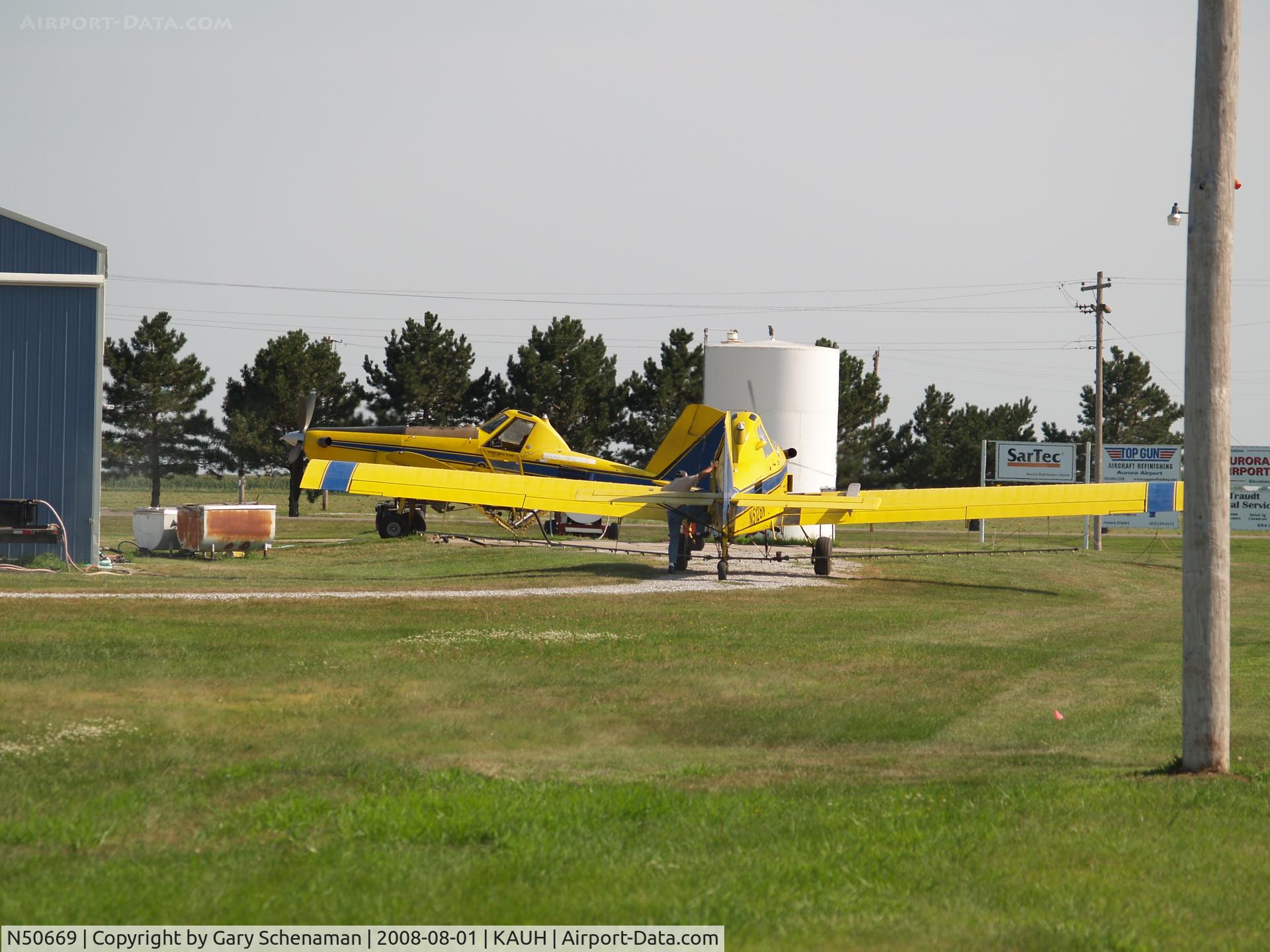 N50669, 1997 Air Tractor Inc AT-602 C/N 602-0447, ONE REFILLING PESTICIDES THE OTHER WAITING TO BE REFILLED