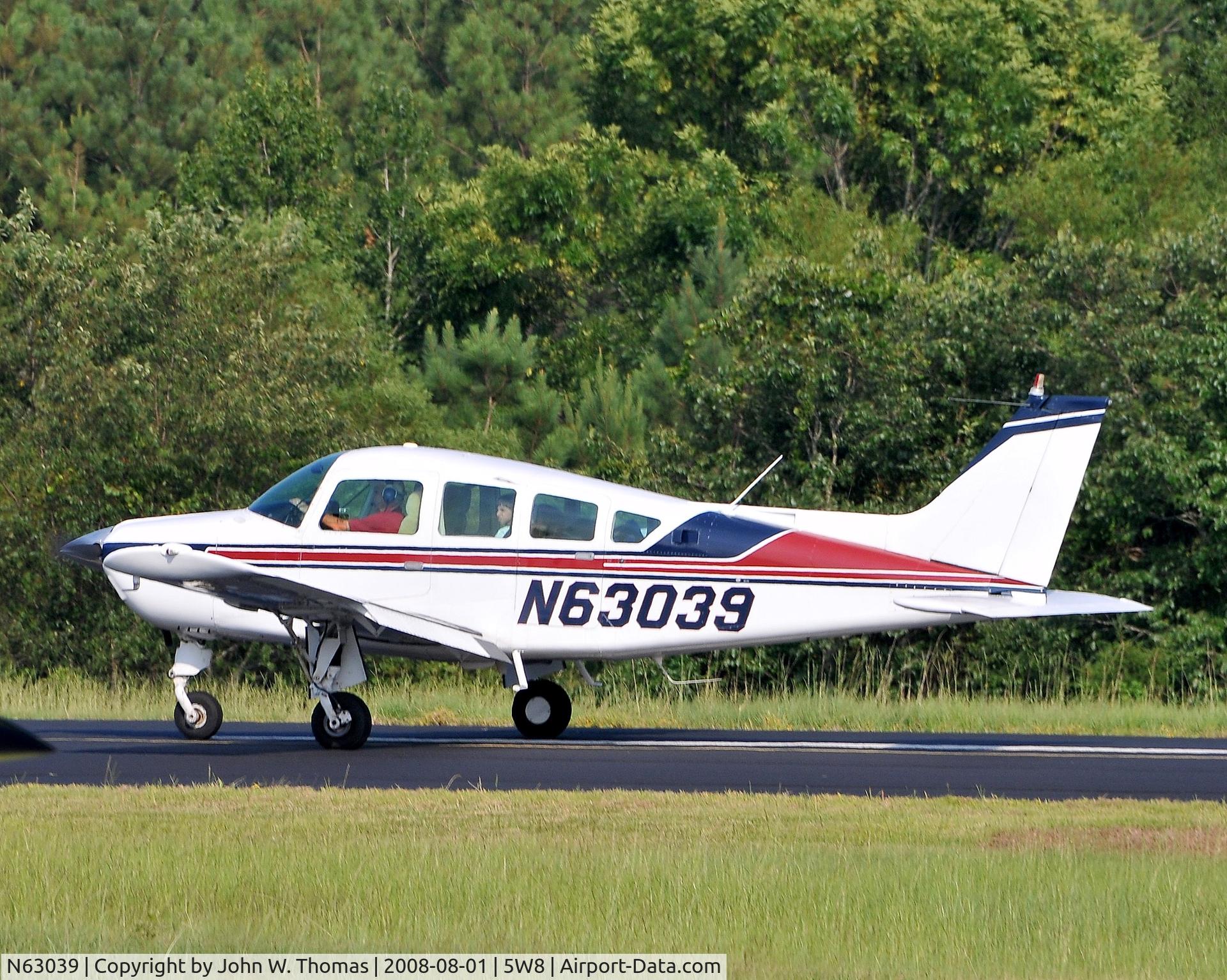 N63039, 1982 Beech C24R C/N MC-778, Back-taxiing runway 22