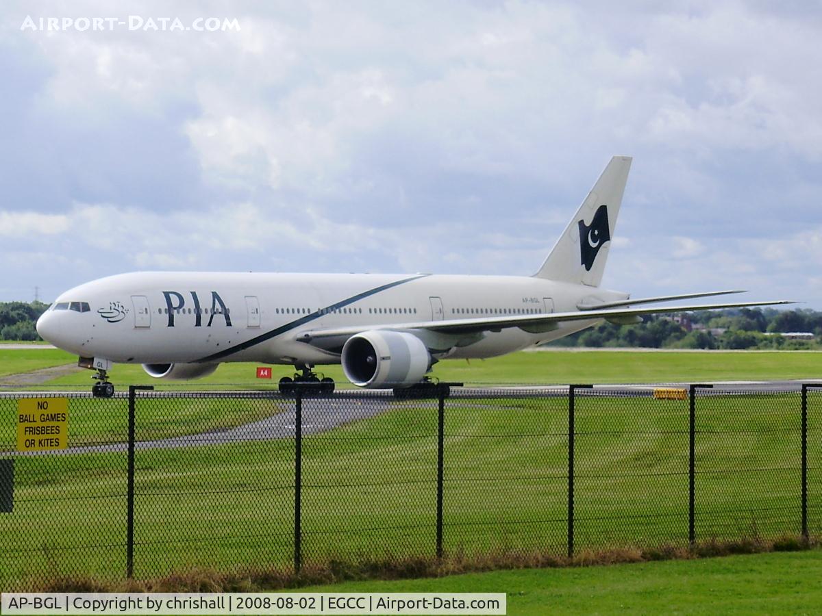 AP-BGL, 2004 Boeing 777-240/ER C/N 33777, PIA