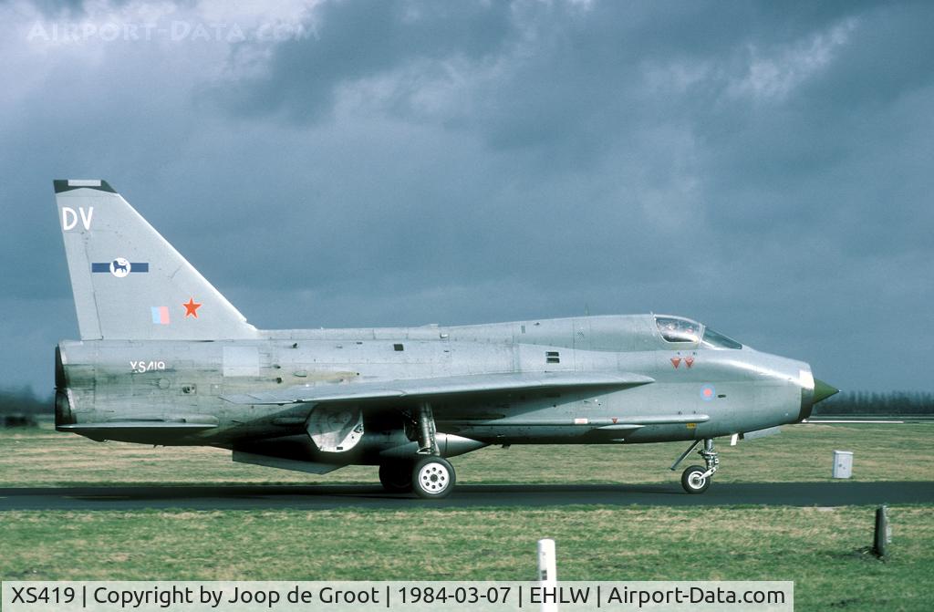 XS419, 1964 English Electric Lightning T.5 C/N 95004, For an exercise a couple of Lightnings operated out of Leeuwarden to act as 'MiG-21'. Hence the RED star on the fin.