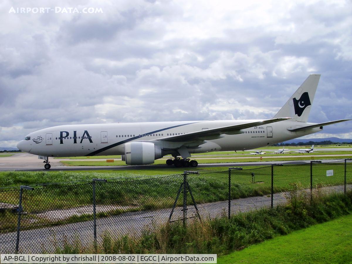 AP-BGL, 2004 Boeing 777-240/ER C/N 33777, PIA