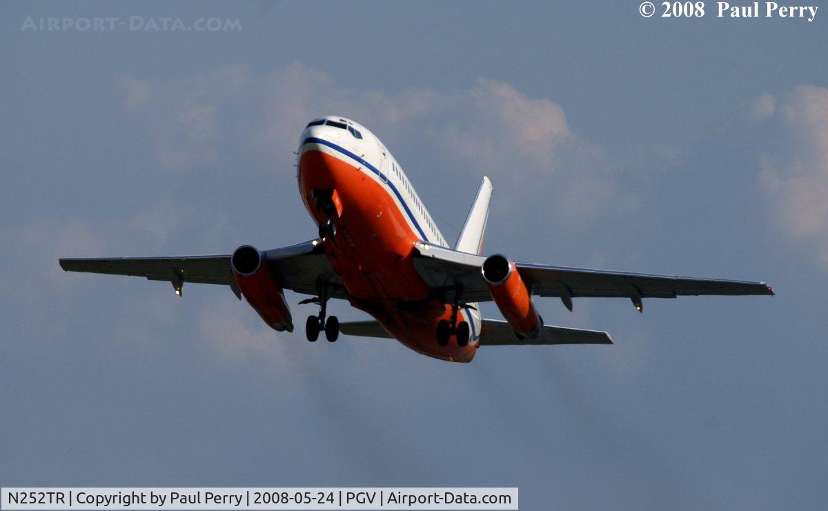 N252TR, 1983 Boeing 737-228 C/N 23001, Look at those turbojets smoke!