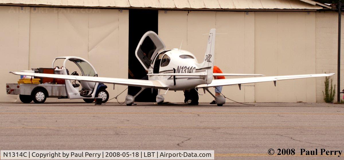 N1314C, 2003 Cirrus SR22 C/N 0502, Warm morning lighting
