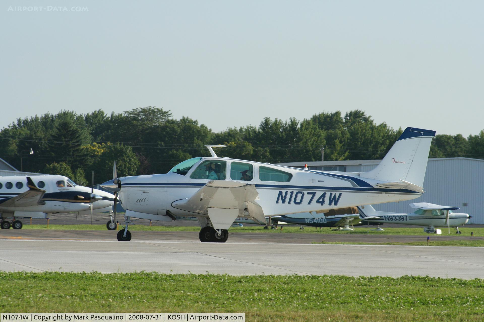 N1074W, 1973 Beech F33A Bonanza C/N CE-432, Beech F33A