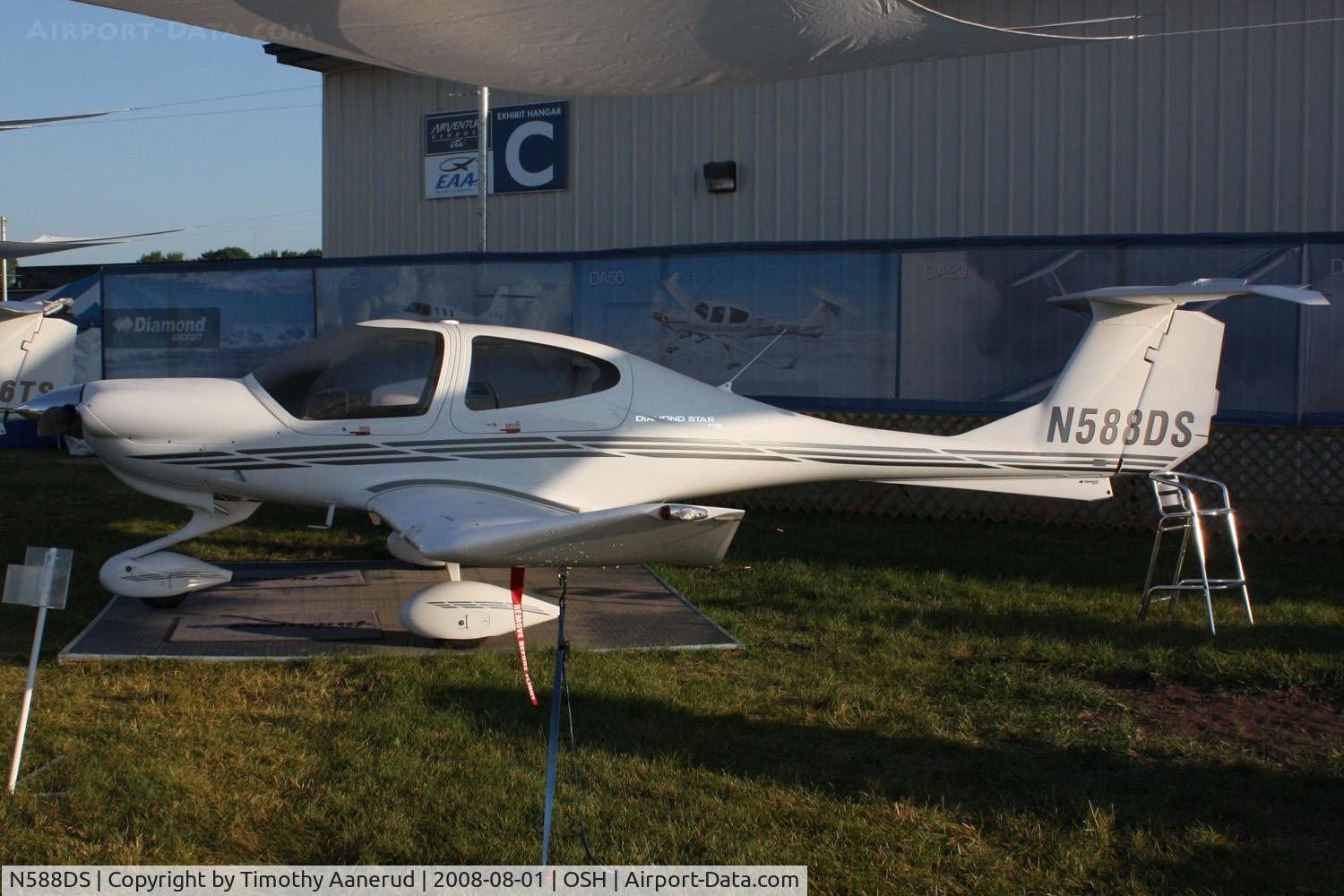 N588DS, Diamond DA-40 Diamond Star C/N 40.926, EAA AirVenture 2008