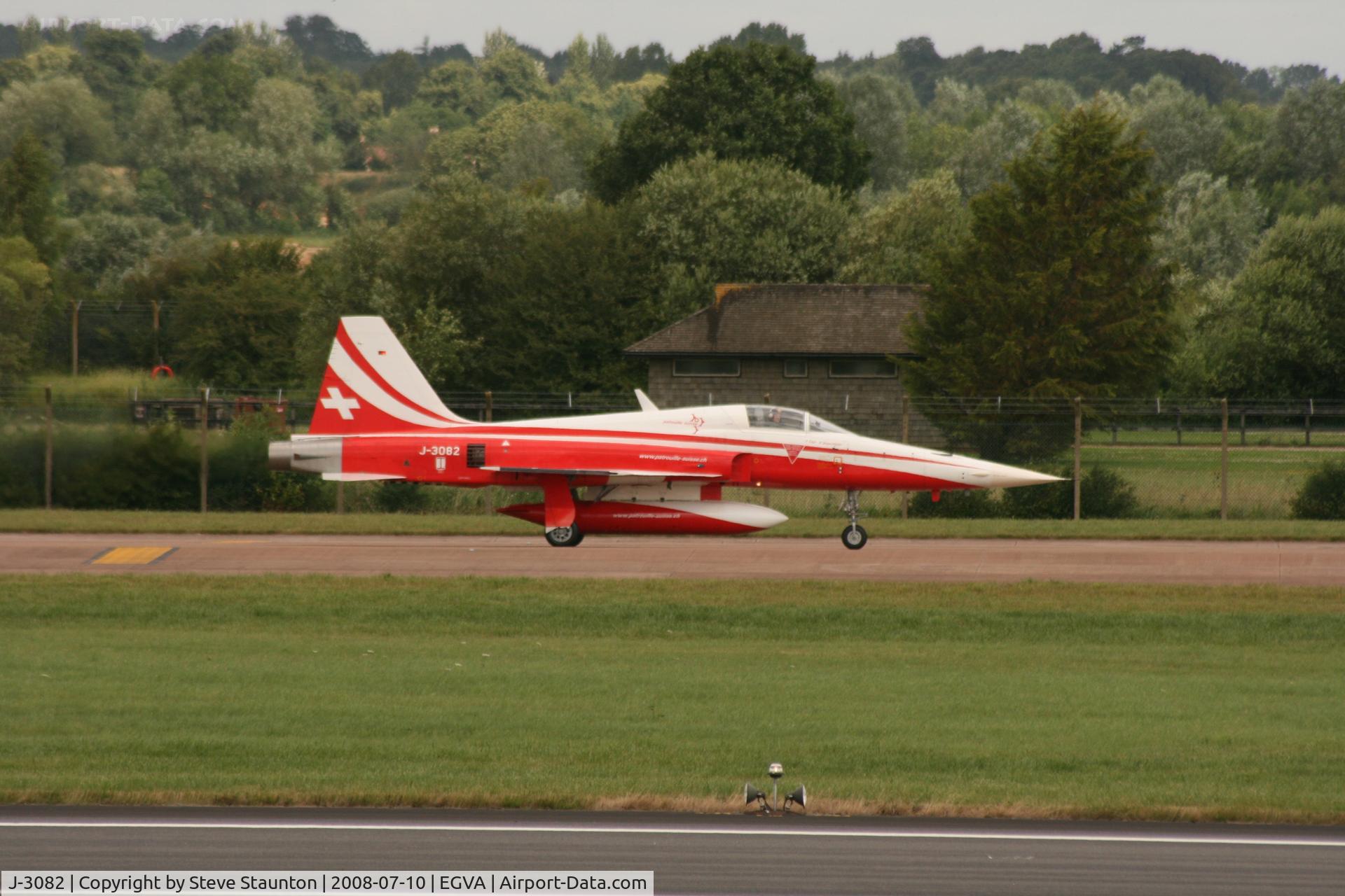 J-3082, Northrop F-5E Tiger II C/N L1082, Taken at the Royal International Air Tattoo 2008 during arrivals and departures (show days cancelled due to bad weather)