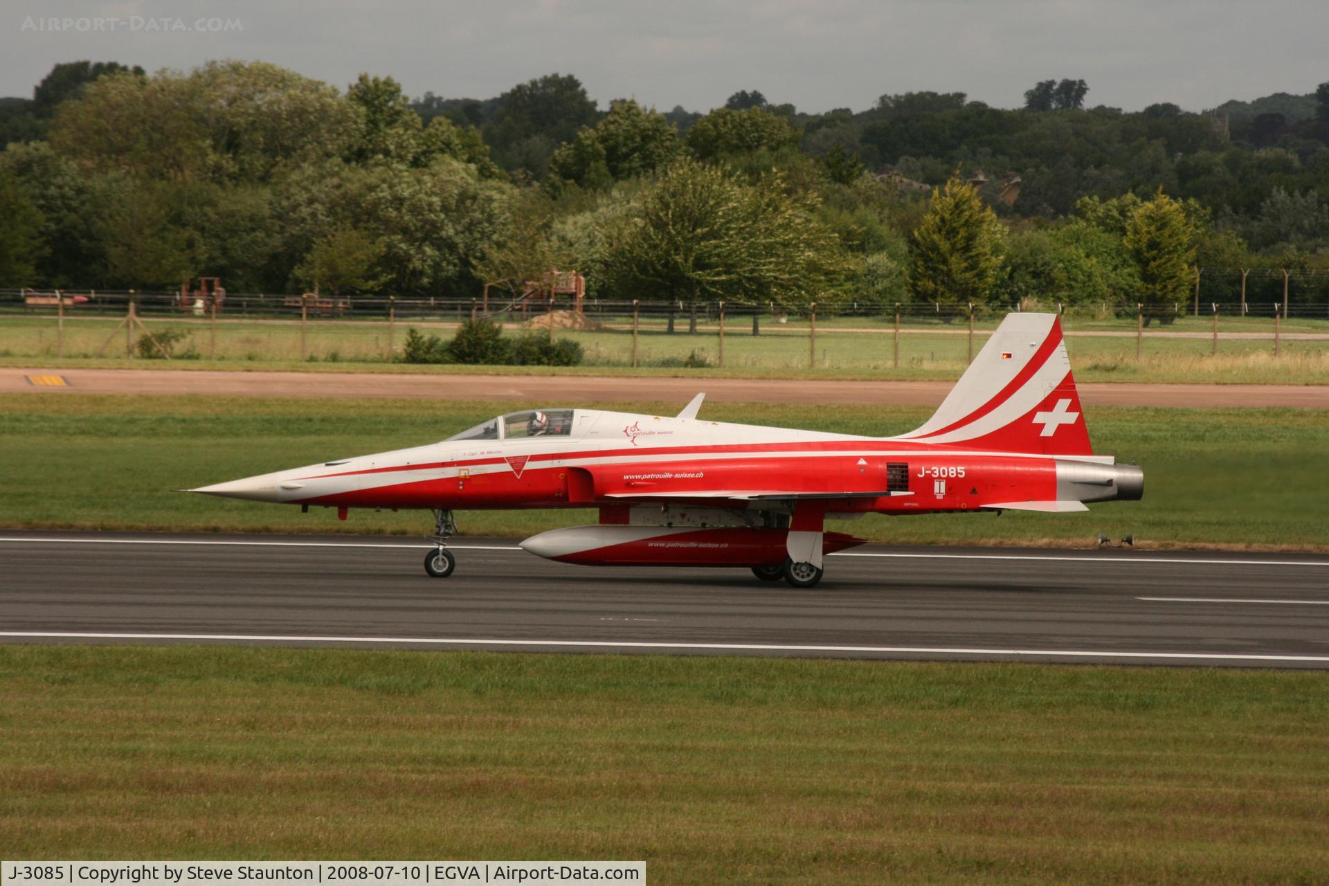 J-3085, Northrop F-5E Tiger II C/N L.1085, Taken at the Royal International Air Tattoo 2008 during arrivals and departures (show days cancelled due to bad weather)
