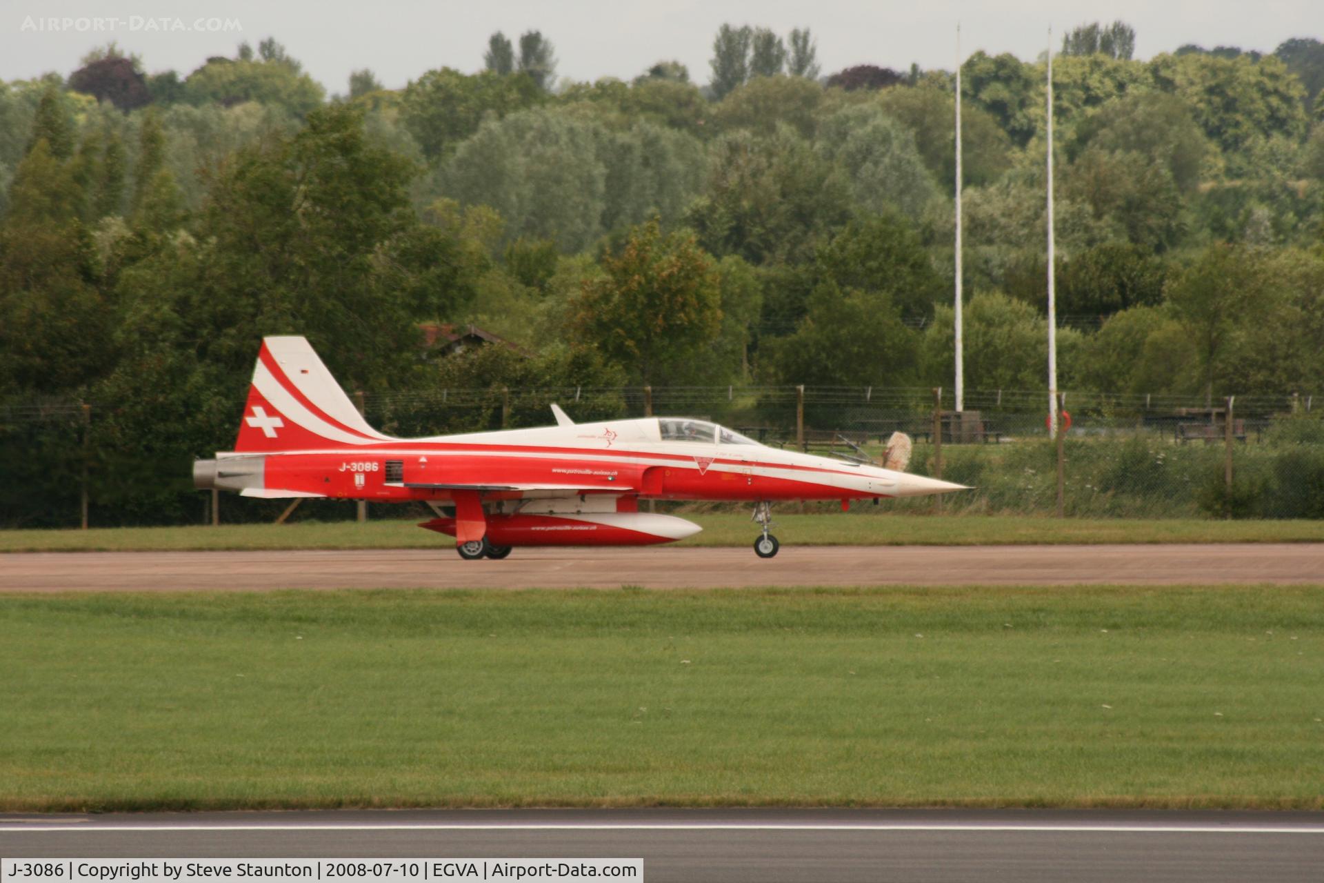 J-3086, Northrop F-5E Tiger II C/N L.1086, Taken at the Royal International Air Tattoo 2008 during arrivals and departures (show days cancelled due to bad weather)