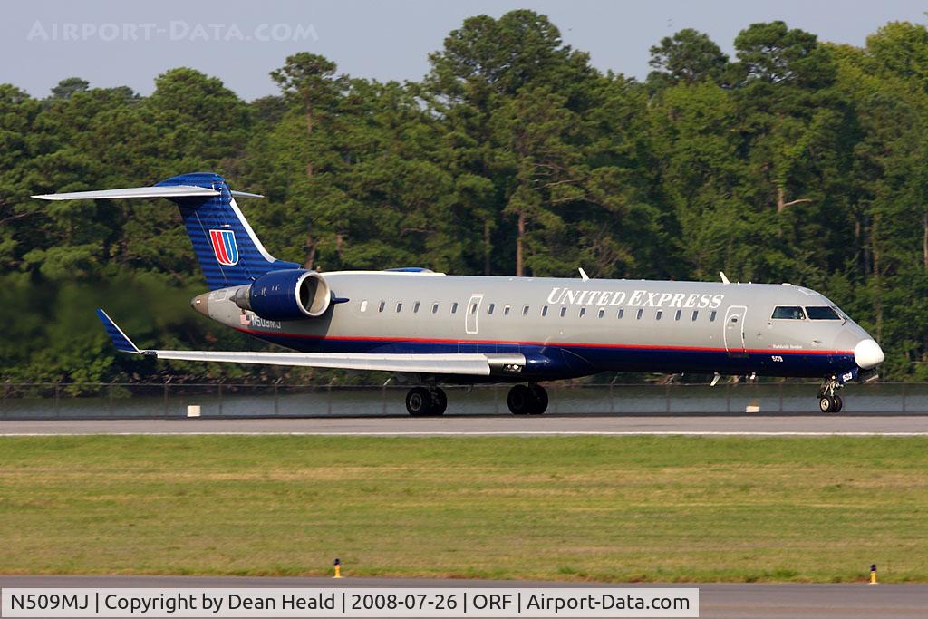N509MJ, 2003 Bombardier CRJ-700 (CL-600-2C10) Regional Jet C/N 10094, United Express (Mesa Airlines) N509MJ (FLT ASH7170) on takeoff roll on RWY 23 enroute to Chicago O'Hare Int'l (KORD).