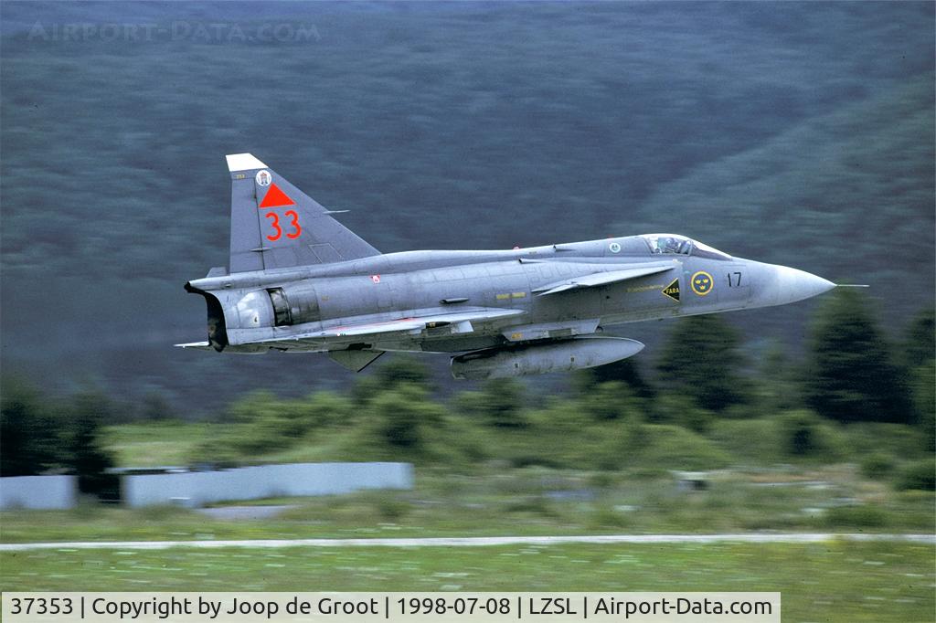37353, Saab JA 37D Viggen C/N 37353, During the exercise Cooperative Change 98 this Swdish Viggen performed a spectaculair take off.