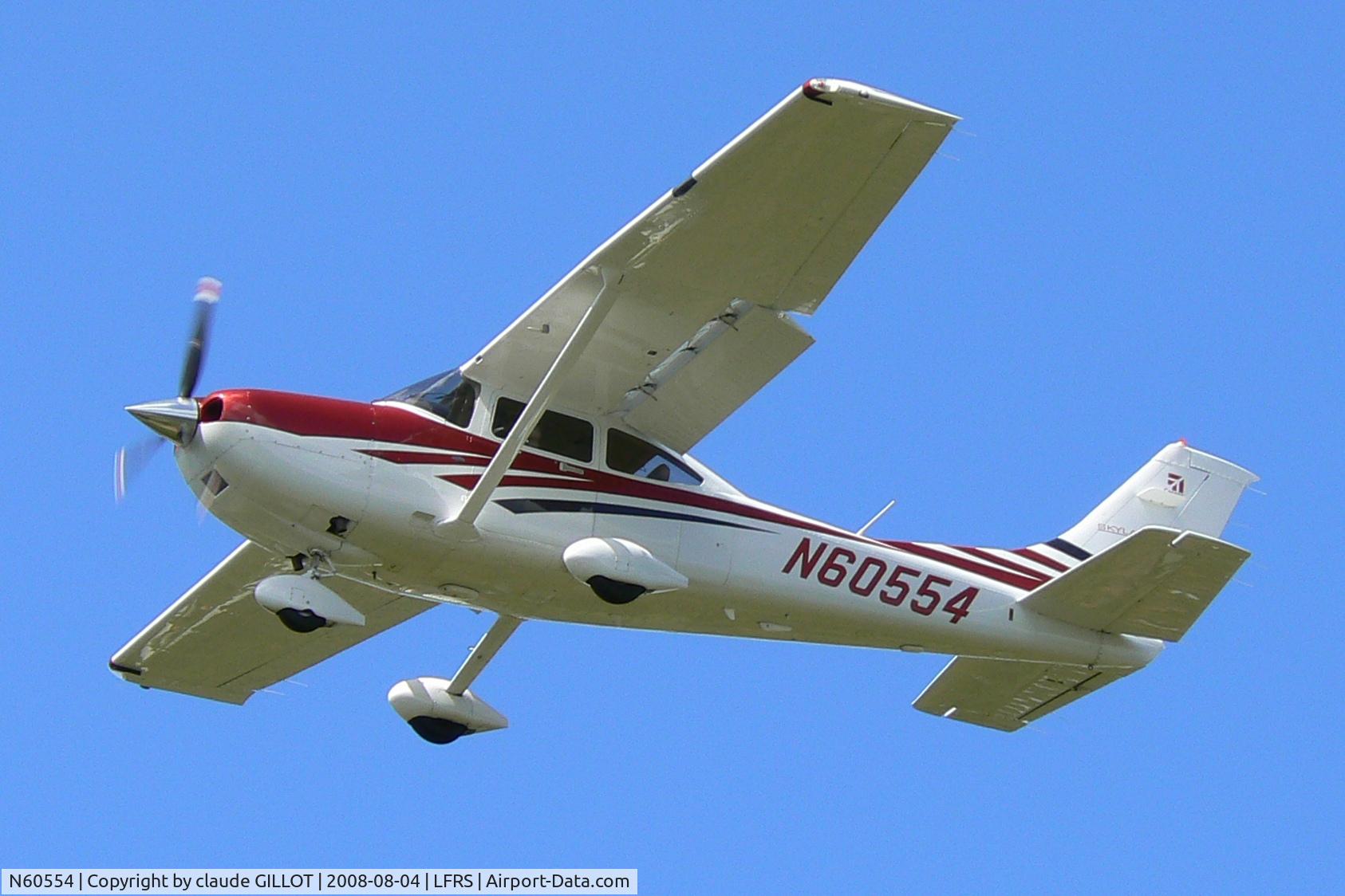 N60554, 2006 Cessna 182T Skylane C/N 18281847, in short finale 03 at nantes-atlantique