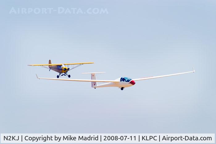 N2KJ, 1999 Schempp-Hirth DISCUS CS C/N 258CS, Landing West Coast Piper Cub Fly-in Lompoc 2008