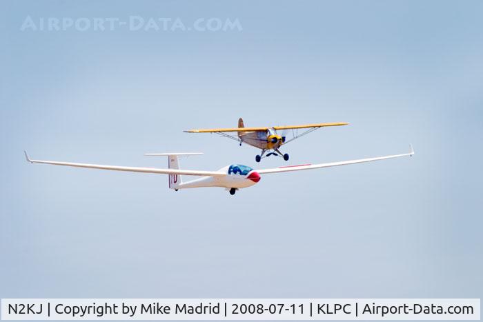 N2KJ, 1999 Schempp-Hirth DISCUS CS C/N 258CS, Landing West Coast Piper Cub Fly-in Lompoc 2008