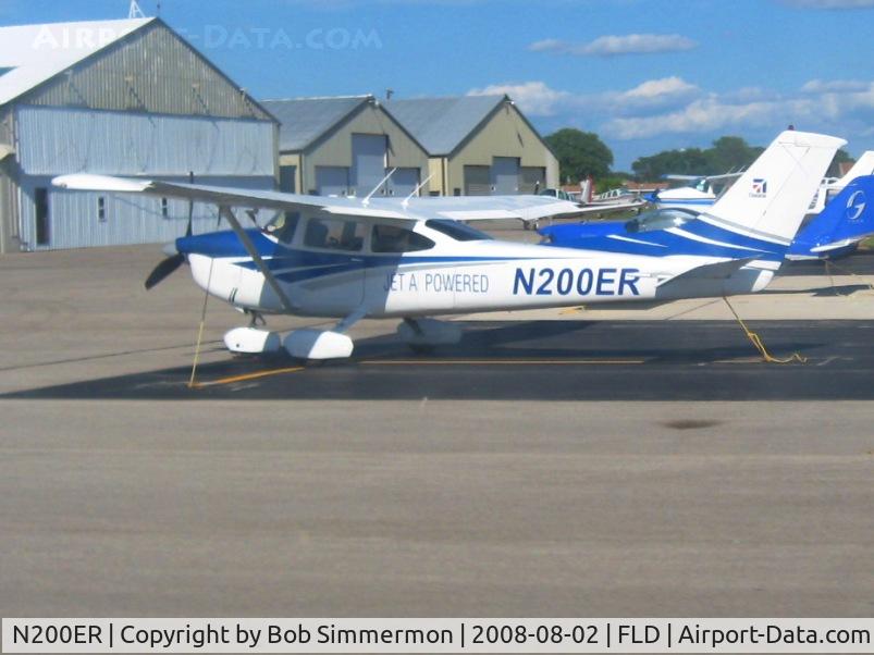 N200ER, 1978 Cessna 182Q Skylane C/N 18266128, On the ramp at Fond Du Lac, WI