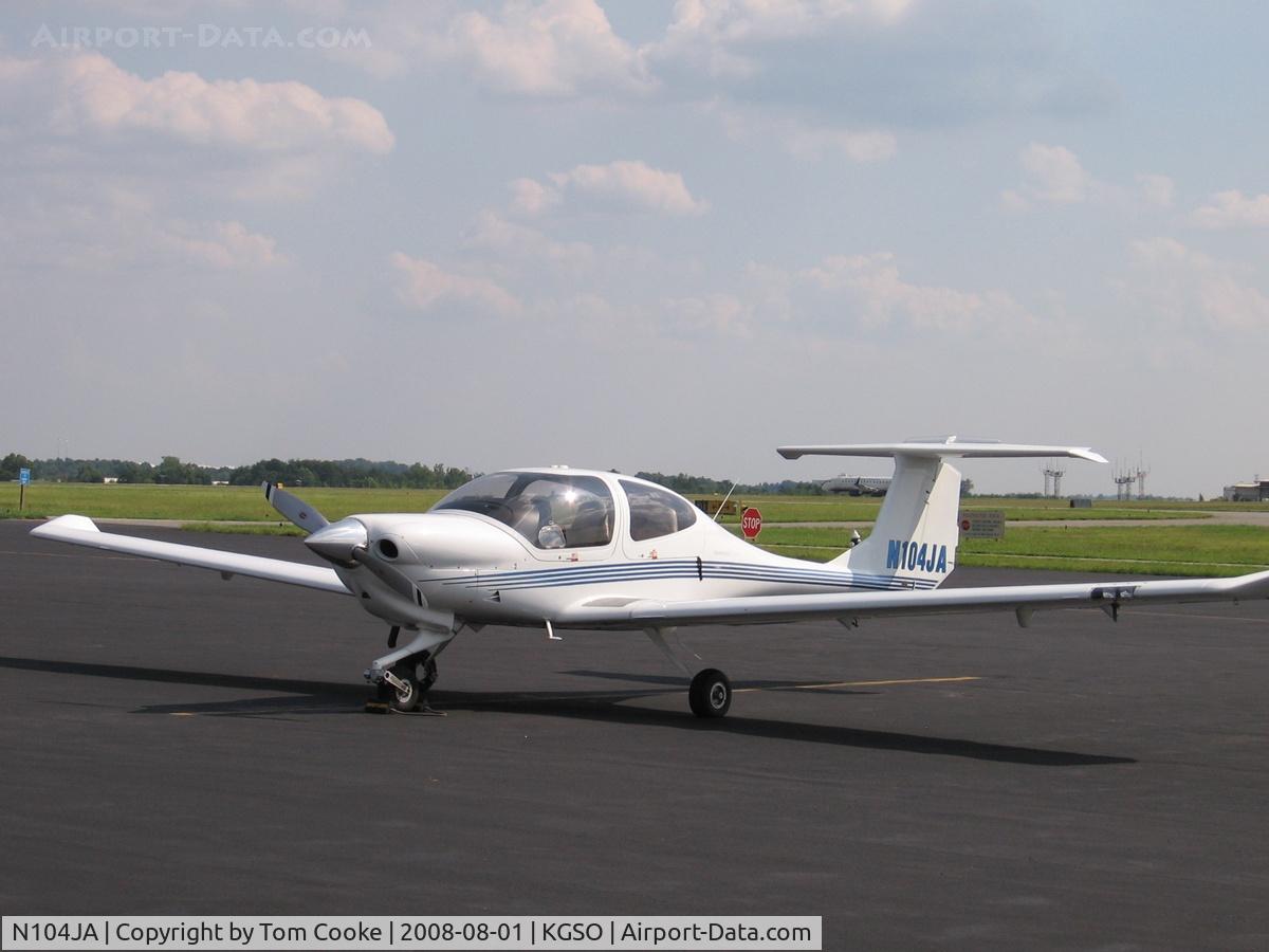 N104JA, 2004 Diamond DA-40 Diamond Star C/N 40.440, DA 40