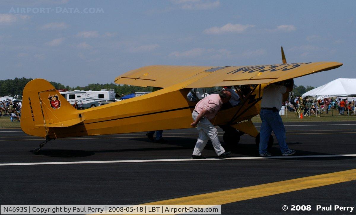 N4693S, 1946 Piper J3C-65 Cub C/N 18373, Windy day...so a little help never hurts